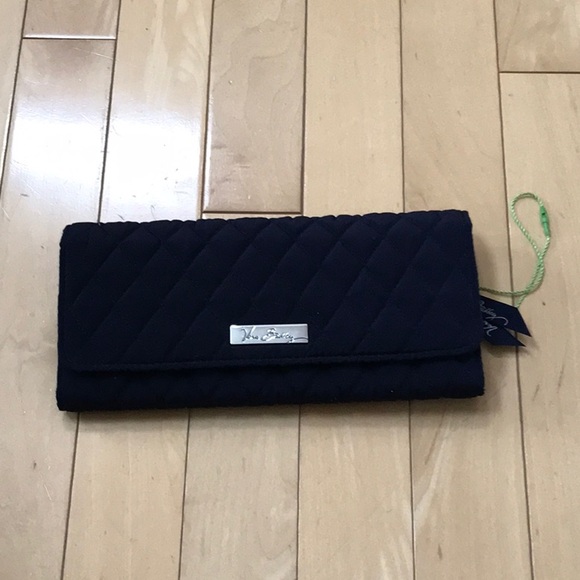New without tags – Vera Bradley flap snap trifold wallet – navy quilt fabric - Picture 1 of 4